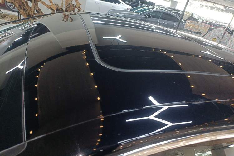 Used Hongqi H5 2025 2.0T Automatic Flag Edition – 500 000 Units Commemorative Version Roof