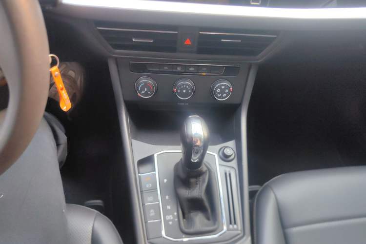 Used Volkswagen Lavida 2022 1.5L Automatic Comfort Edition Gear Lever