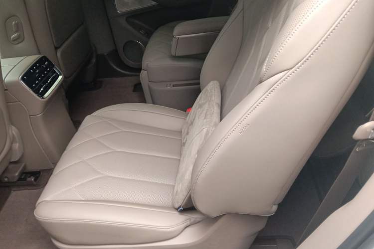 Used Hima AITO M8 2025 Extended-Range Ultra Version 53.4 kWh 6-Seater Edition
