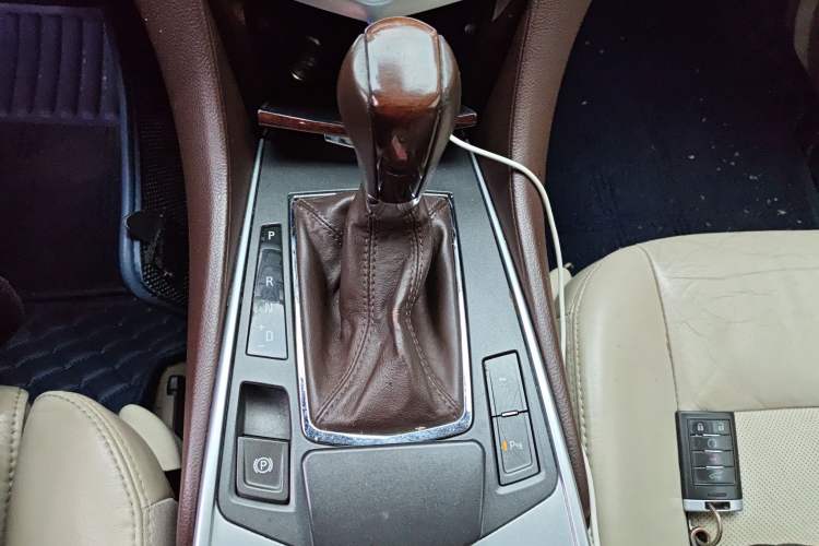 Used Cadillac SRX 2011 3.0L Luxury Model
