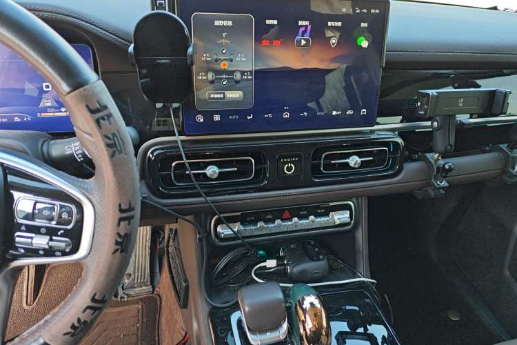 Used BAIC Off-Road BJ60 2022 2.0T Version 11 Five Seats Audio And AC Panel