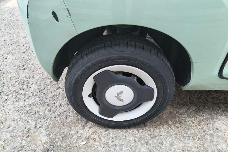 Used Wuling Hongguang MINIEV 2021 Macaron Sandwich Model 120 km Lithium Iron Phosphate
