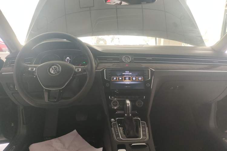 Used Volkswagen Magotan 2017 330TSI DSG Luxury Model Center Console