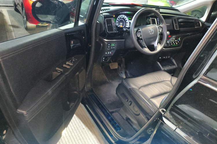 Used Honda Elysion 2019 2.0L Hybrid Luxury Edition Driver Seat