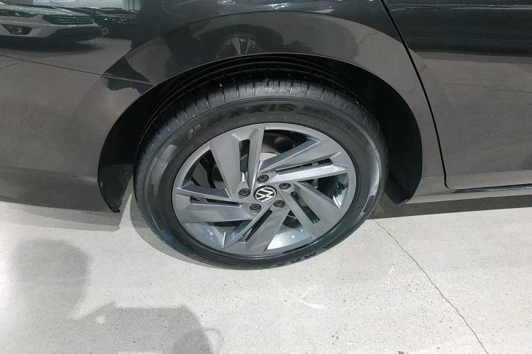 Used Volkswagen Lamando 2024 Lavida L 280TSI DSG Spicy Edition Right Rear Wheel Hub