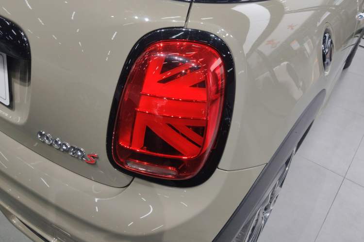 Used MINI 2019 2.0T COOPER S Racing Driver Exterior 3