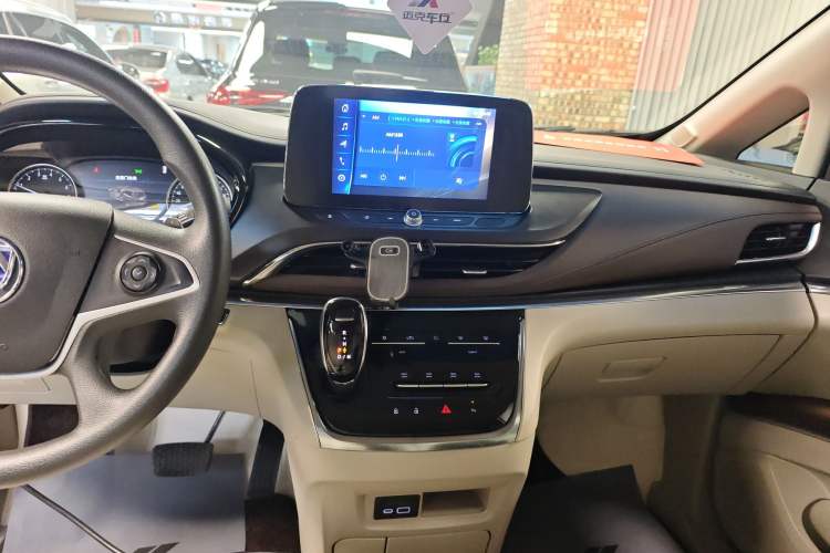 Used Buick GL8 2023 Land Executive Class Comfort Model