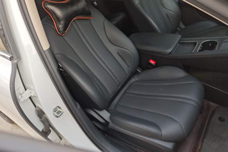 Used Roewe D7 2023 DMH 125km Superior Edition
