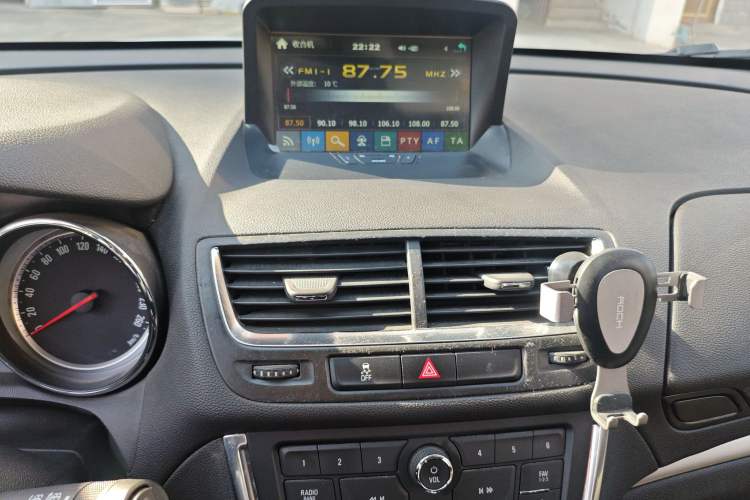 Used Buick Encore 2015 1.4T Automatic Two-Wheel Drive Urban Elite Version
