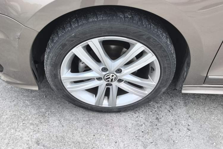 Used Volkswagen Sagitar 2018 280TSI DSG Ignite Edition Left Front Wheel Hub