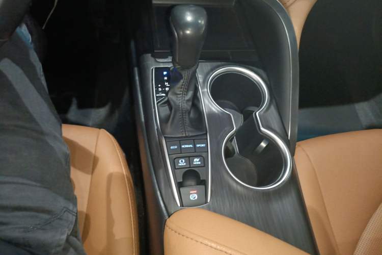 Used Toyota Camry 2021 Dual-Motor 2.5 HGVP Leading Edition Gear Lever