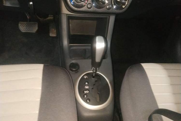 Used Suzuki Swift 2014 1.5L Automatic Fashion Edition Gear Lever