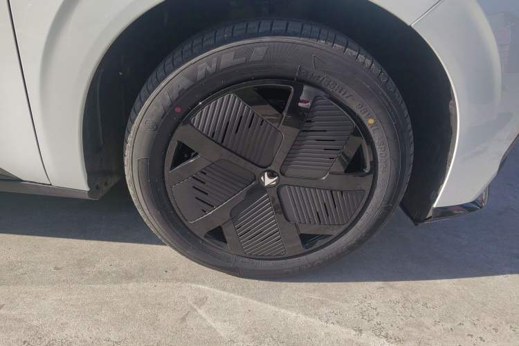 Used ARCFOX T1 2025 Model 425 PRO
