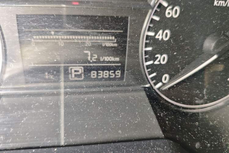 Used Nissan Tiida 2011 1.6L CVT Smart Version Odometer Close Up