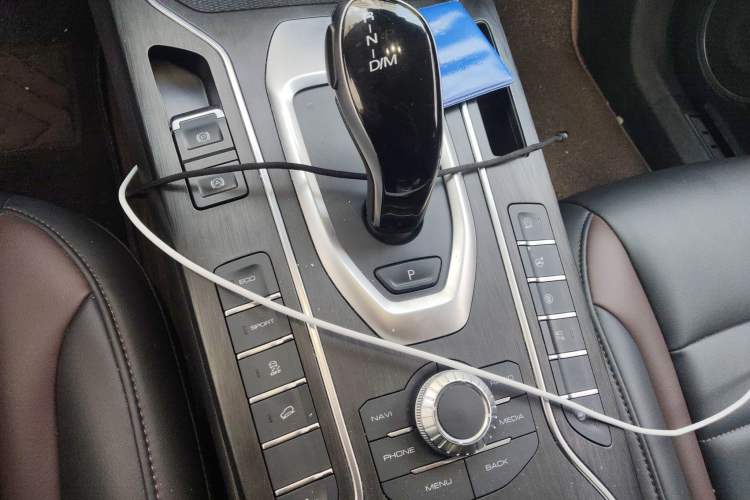 Used Wey VV5 2021 1.5T Two-Wheel Drive Smart Pioneer Gear Lever