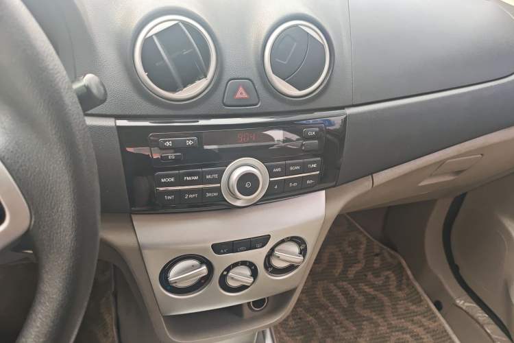 Used CHANGAN Alsvin V3 2012 1.3L Manual Comfort Version China IV Standard Audio And AC Panel