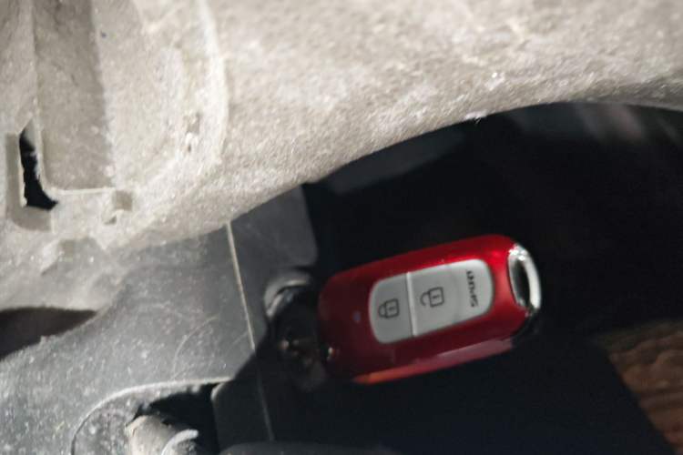 Used Wuling Rongguang V 2018 1.5L Standard Version Vehicle Key