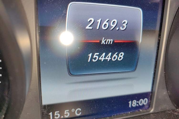 Used Mercedes-Benz V-Class 2018 V 260 L Prestige Extended Version China VI Odometer Close Up