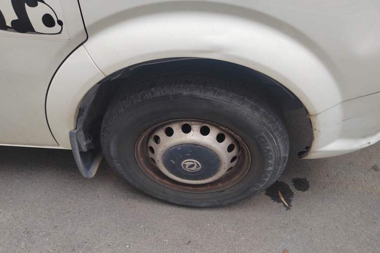 Used Dongfeng Yufeng 2018 2.3T Logistics Vehicle A100 Luxury Edition Short Wheelbase Mid-Roof Design 5–9 Seater
