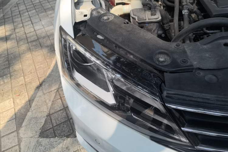 Used Volkswagen Sagitar 2018 280TSI DSG Comfort Model Right Front Headlight