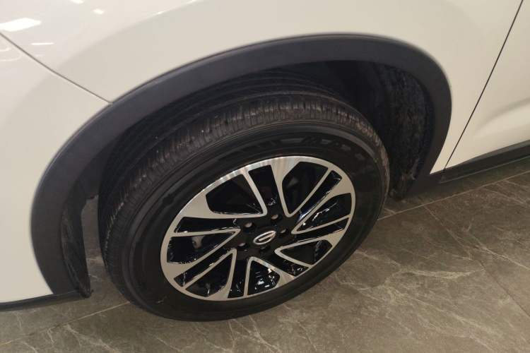 Used GAC Trumpchi GS4 2017 200T Manual Two-Wheel Drive Elite Edition Left Front Wheel Hub