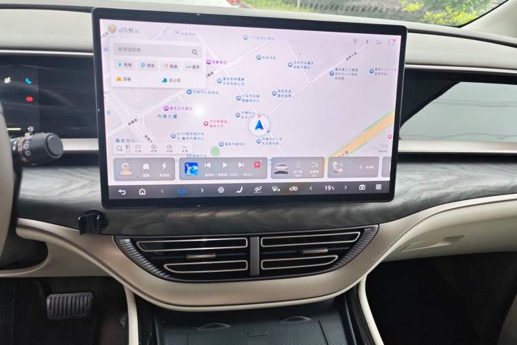 Used Denza D9 2022 DM-i 1040 Prestige Model