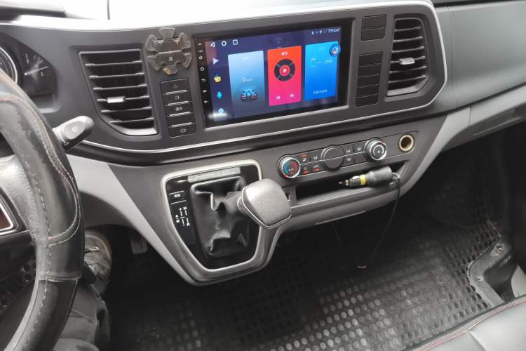 Used SAIC MAXUS Xintu V80 2021 2.0T PLUS AMT City Edition Short Wheelbase Ultra-Low Roof 5/6-Seater
