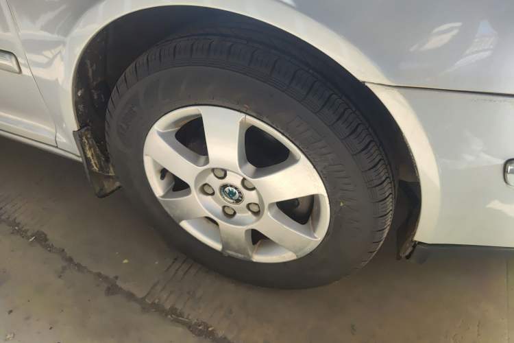 Used Skoda Octavia 2009 1.6L Manual Eado Edition Right Front Wheel Hub