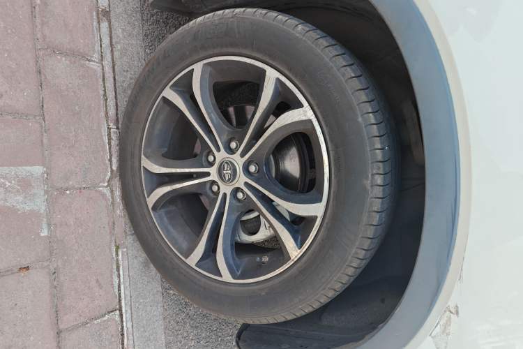 Used FAW Senya R7 2016 1.6L Automatic Prestige Model
