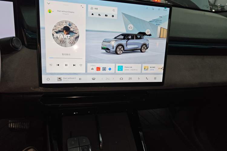 Used Lynk & Co 08 EM-P 2025 220 km All-Wheel-Drive Performance Halo