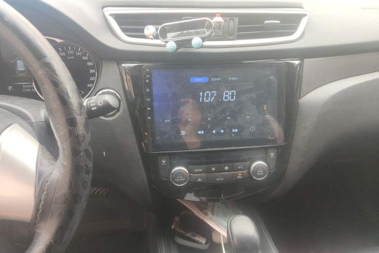 Used Nissan X-Trail 2014 2.0L CVT Comfort Edition 2WD Audio And AC Panel