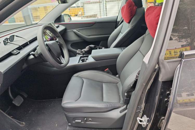 Used Tesla Model Y 2025 Rear-Wheel Drive First Edition Left Front Seat