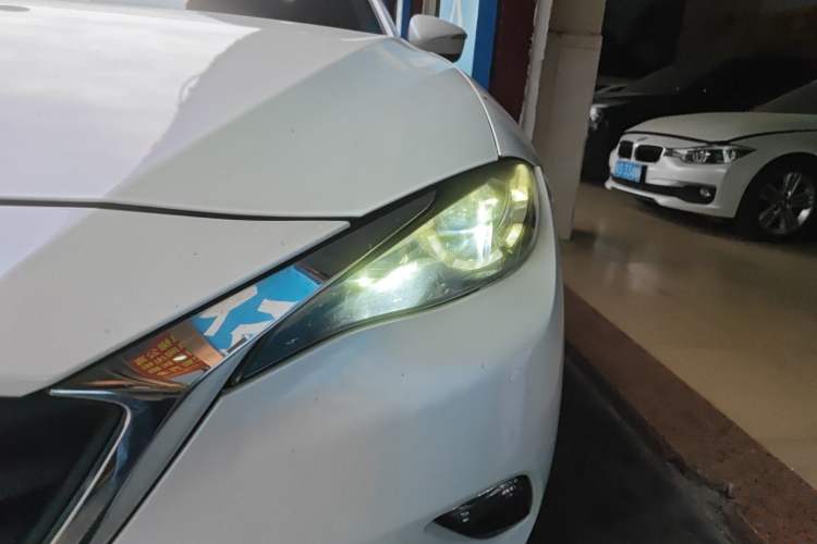 Used Mazda CX-4 2018 2.0L Automatic Two-Wheel Drive Blue Sky Dynamic Version China VI Standard Left Front Headlight