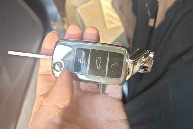 Used Volkswagen Tiguan 2017 300TSI Automatic Two-Wheel Drive Silk Road Comfort Edition Vehicle Key