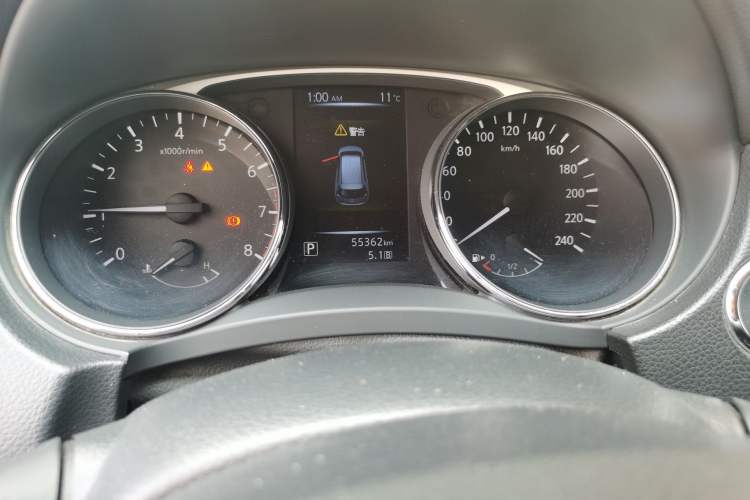 Used Nissan X-Trail 2014 2.5L CVT Leading Edition 4WD
