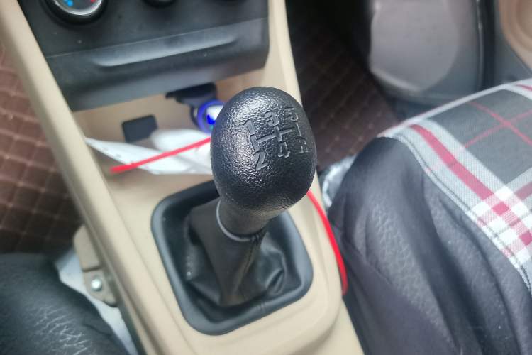 Used CHANGAN KUAYUE Xing V3 2023 1.5L Gasoline Standard Edition 2-Seat Van Gear Lever