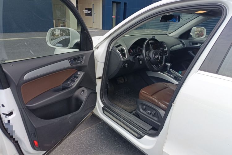 Used Audi Q5 2015 40 TFSI Technology Edition Driver Seat