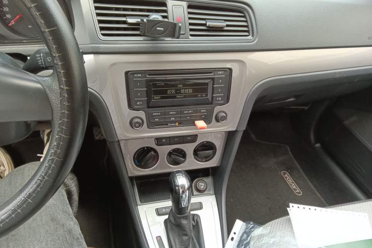 Used Volkswagen Gran Lavida 2013 1.6L Automatic Fashion Model