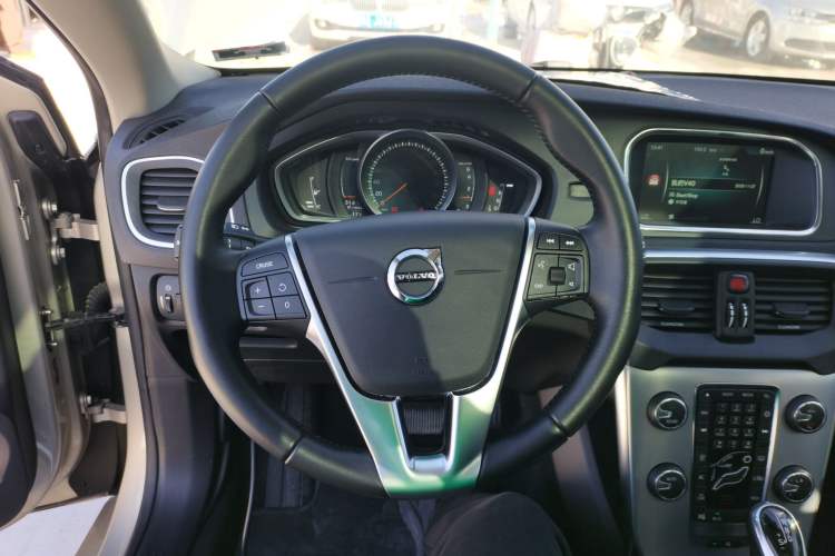 Used Volvo V40 2017 T3 Zhiya Edition
