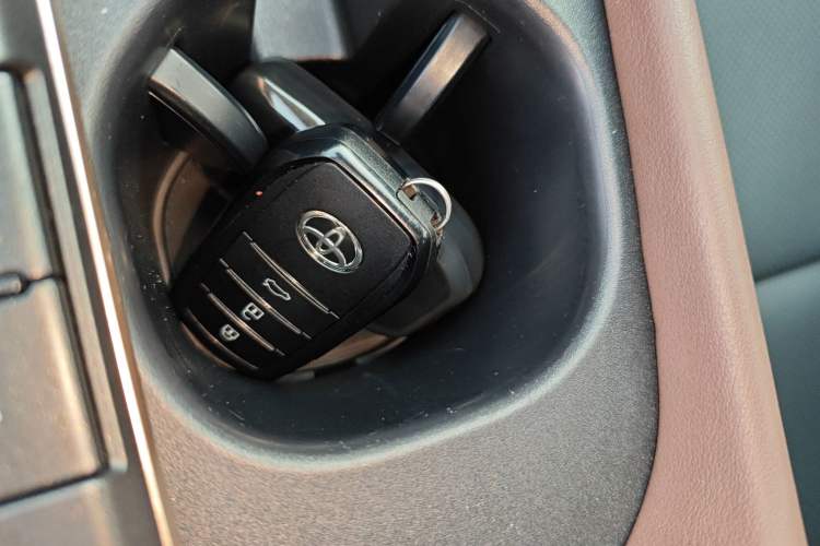 Used Toyota Crown 2023 2.5L SportCross HEV Two-Wheel Drive Prestige Edition Vehicle Key