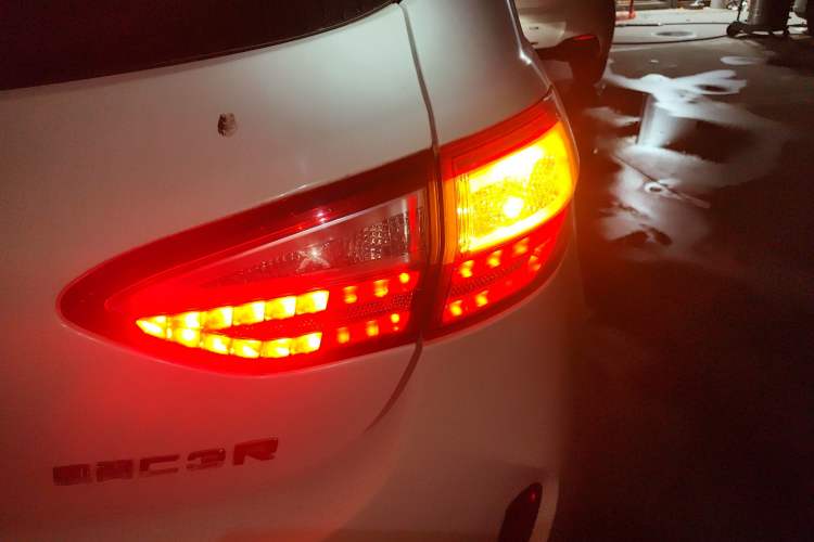 Used Cowin C3R 2015 1.5L AMT Gold Diamond Edition
