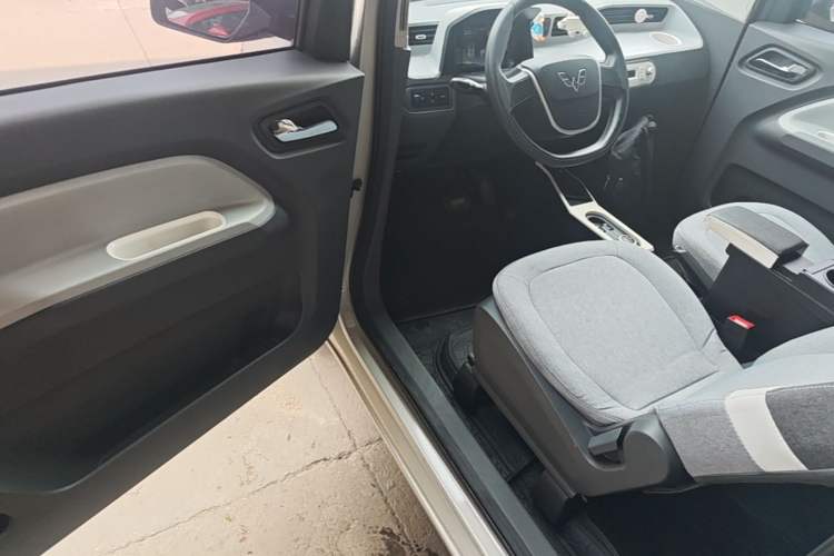 Used Wuling Hongguang MINIEV 2022 Macaron Premium Model – Lithium Iron Phosphate
