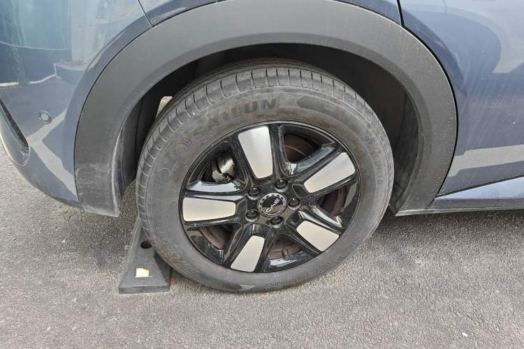 Used BYD Dolphin 2025 Intelligent Driving Version 410 km Fashion Edition Right Rear Wheel Hub