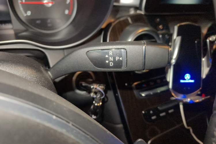 Used Mercedes-Benz GLC 2016 GLC 260 4MATIC Dynamic Edition Gear Lever