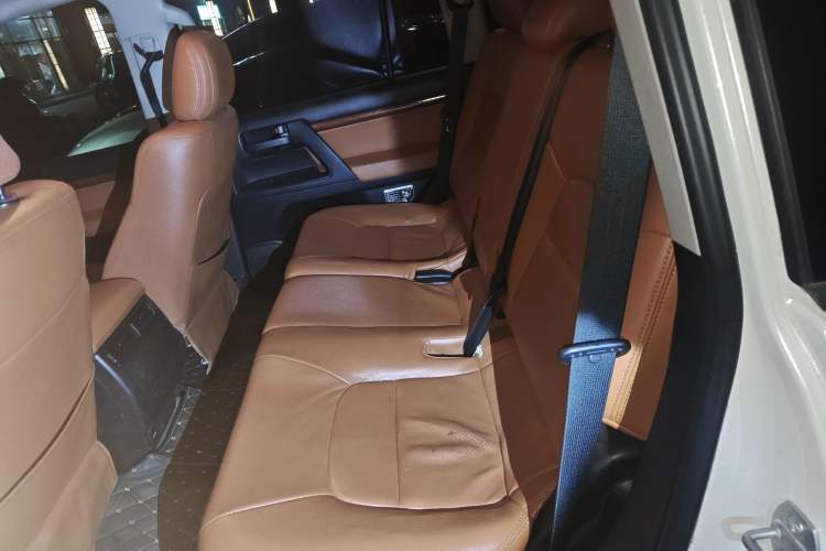 Used Toyota Land Cruiser 2015 4.0L V6 Middle East Low-Trim Version