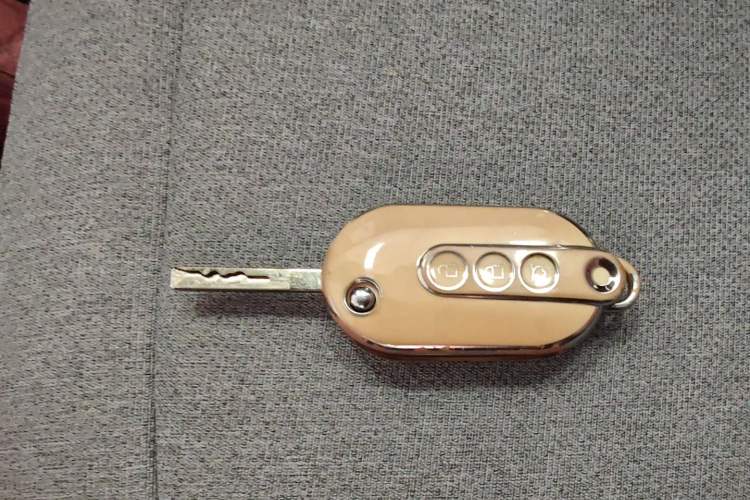 Used Wuling Hongguang MINIEV 2022 Macaron Premium Model – Lithium Iron Phosphate Vehicle Key