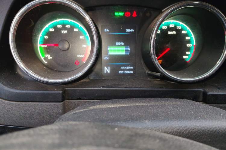 Used Dongfeng Yufeng EM26 2023 Standard Edition 41.472 kWh Henan Lithium Power Odometer Close Up