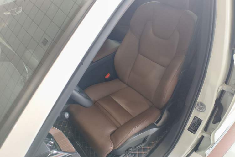 Used Volvo XC60 2023 B5 4x4 Smart Luxury Edition