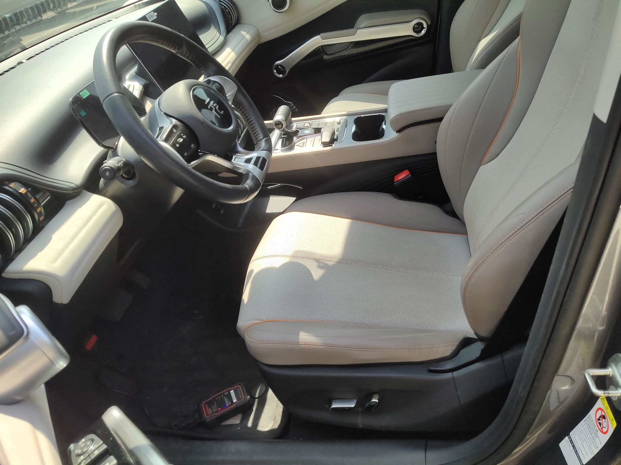 Переднее сиденье в автомобиле