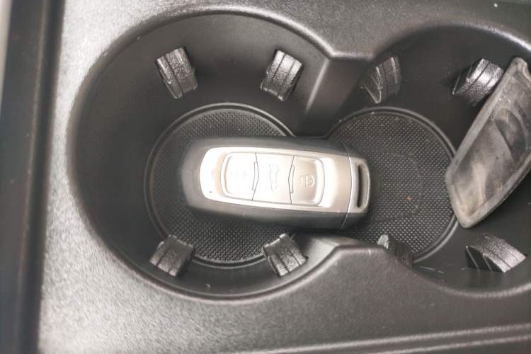 Used Geely Auto Emgrand X7 Sport 2020 1.8TD Manual Two-Wheel Drive Zhiya Model Interior 1